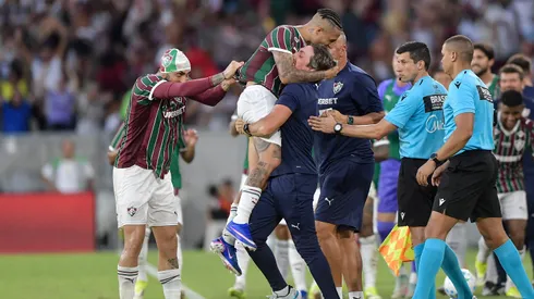 Guilherme Arana jogador do Fluminense comemora seu gol com Luis Zubeldía. Foto: Thiago Ribeiro/AGIF