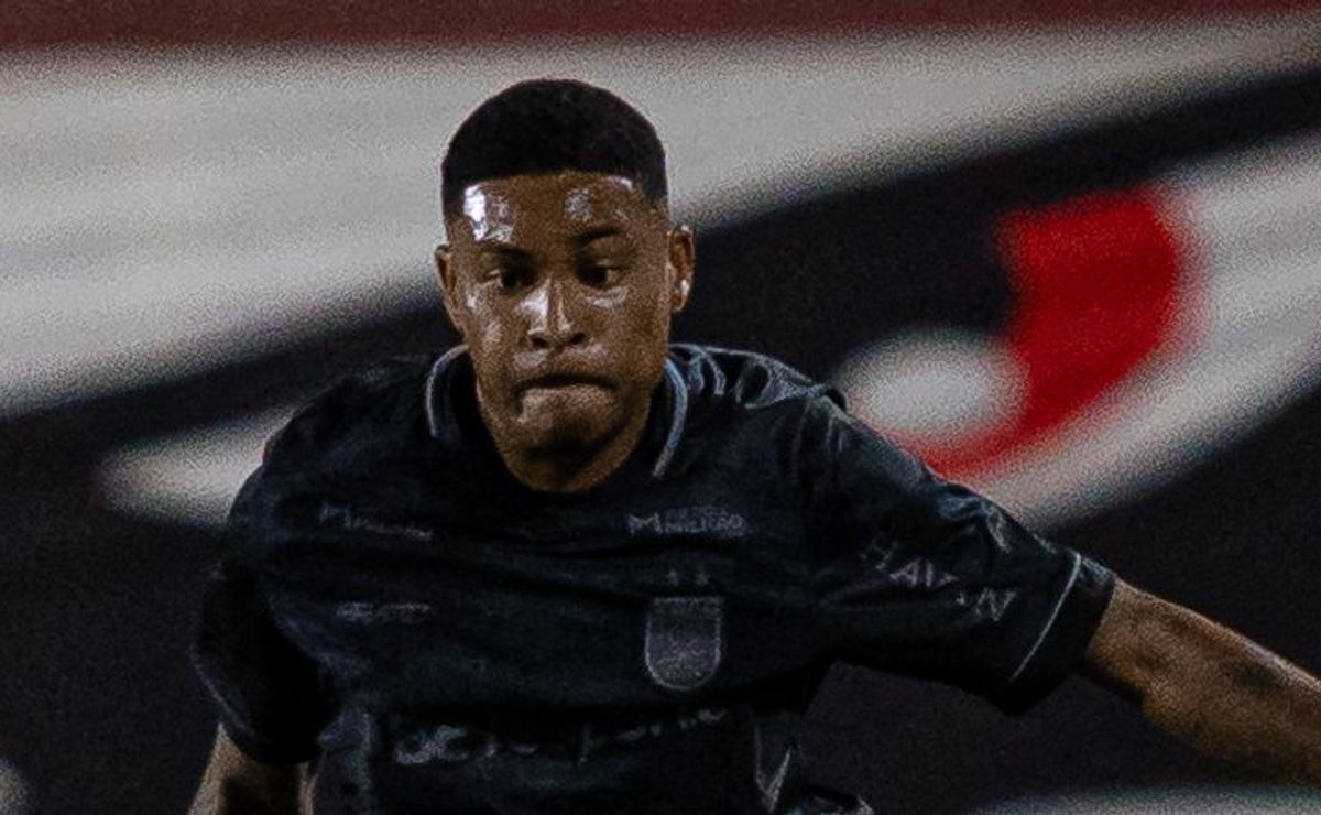 Reforço do Botafogo, Caio Roque é registrado no BID e fica disponível contra o Palmeiras