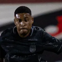 Caio Roque é regularizado e pode estrear pelo Botafogo