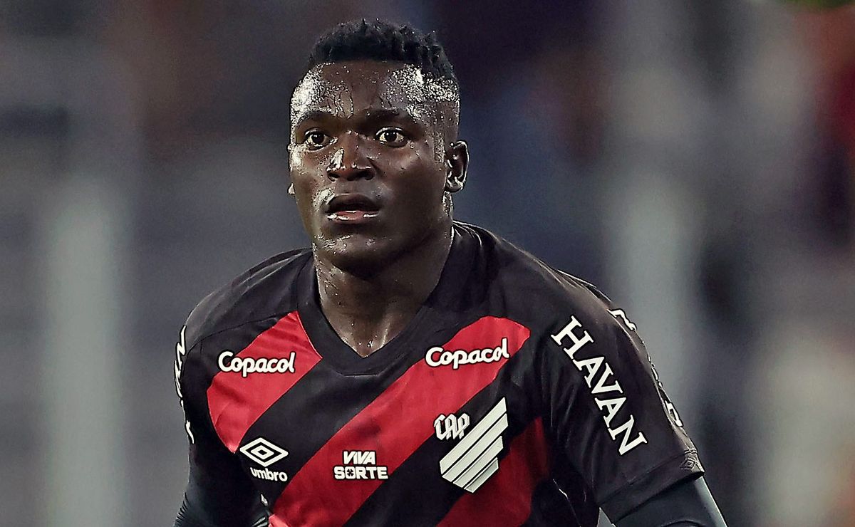 Contratação de Kevin Viveros pelo Flamengo tem definição e Athletico-PR descarta negócio