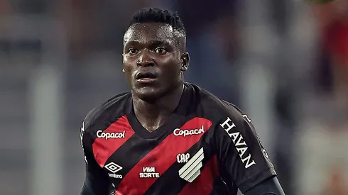 Kevin Viveros, atacante do Athletico-PR - Foto: Heuler Andrey/Getty Images