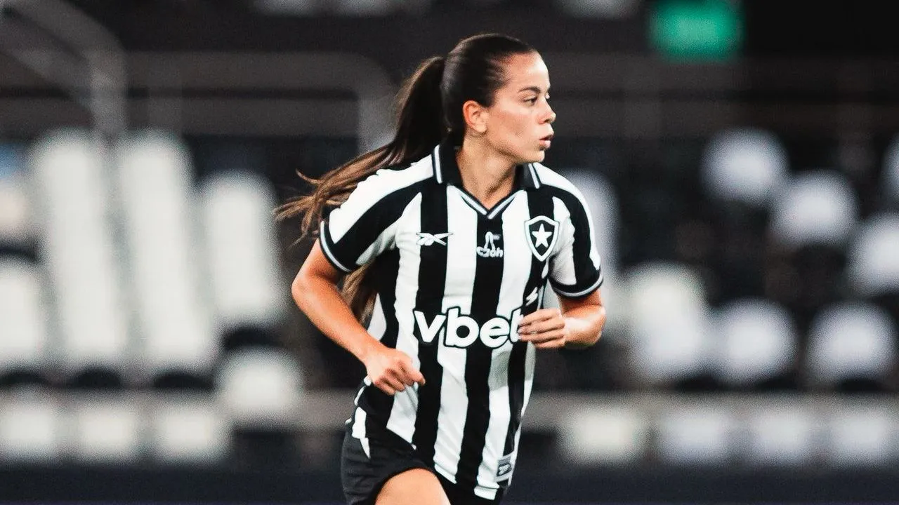 Ellen, meia-atacante do Botafogo, em campo