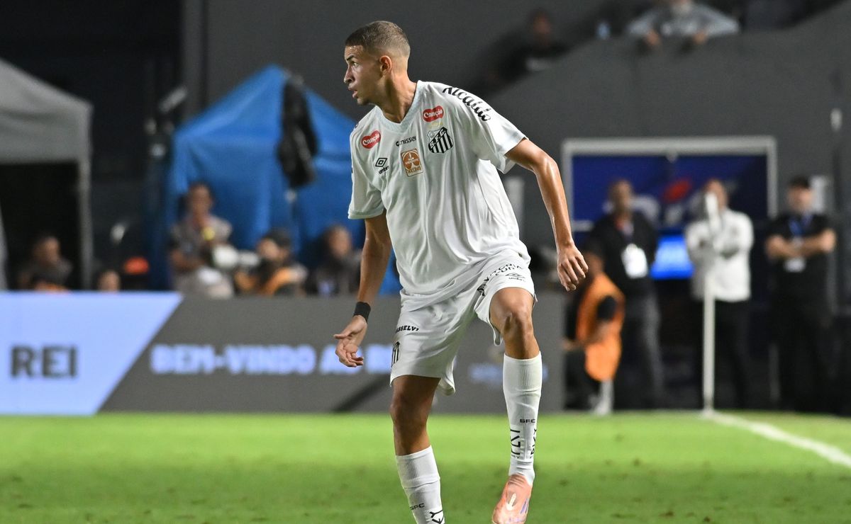 Com a lesão de Vinicius Lira, dificilmente o Santos irá contratar um novo lateral-esquerdo