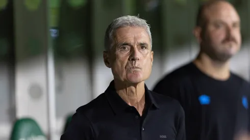 Luís Castro técnico do Grêmio durante partida contra o Chapecoense. Foto: Liamara Polli/AGIF