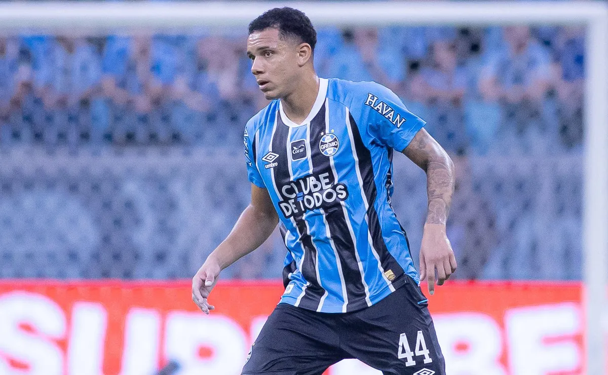 Zagueiro Viery é criticado após falha crucial em empate do Grêmio contra Chapecoense