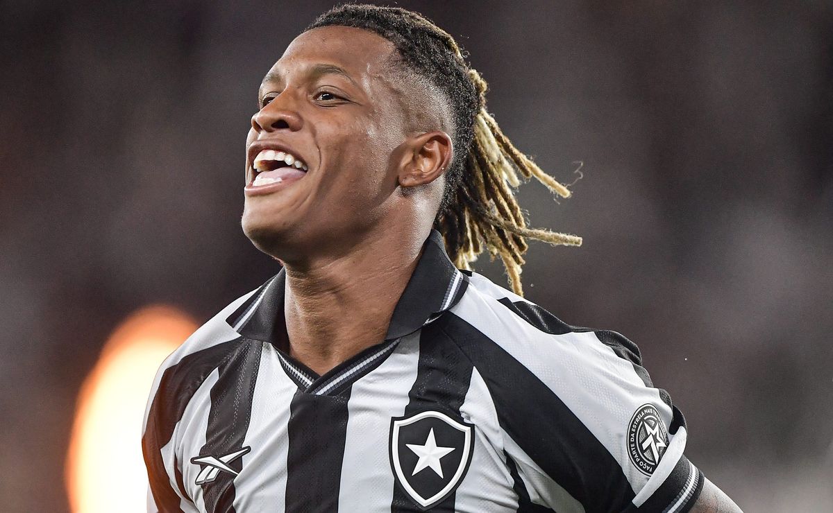 Destaque do Botafogo, Danilo vibra com chance dada por Ancelotti na Seleção: “Sensação indescritível poder voltar”