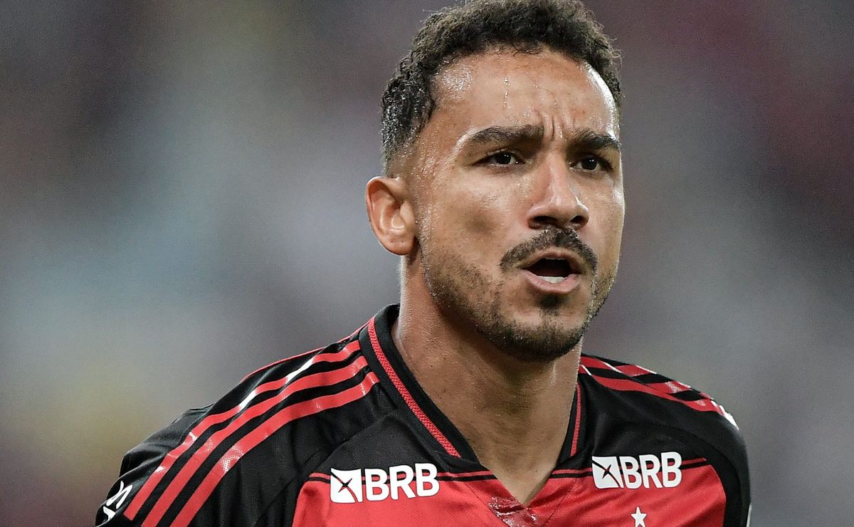 Danilo descarta sair do Flamengo em 2027 após aposentadoria e foca no clube ao recusar propostas