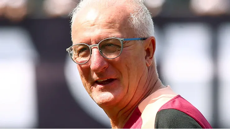 Dorival Júnior espera contratação de novo centroavante.