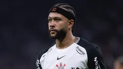 Memphis Depay jogador do Corinthians durante partida contra o Coritiba no estadio Arena Corinthians pelo campeonato Brasileiro A 2026.
