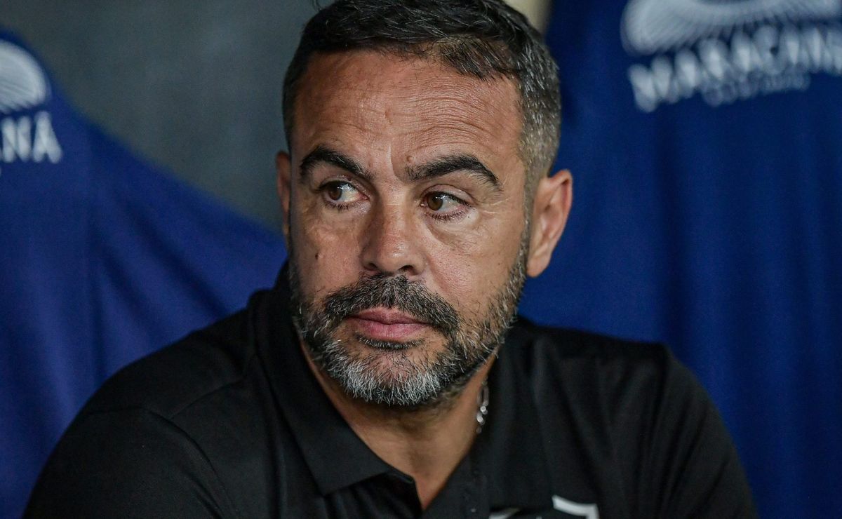 Catar vive cenário de tensão geopolítica e Artur Jorge vê com bons olhos ida ao Cruzeiro