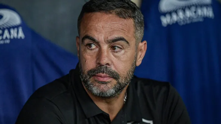 Treinador Artur Jorge é o único alvo do clube mineiro.
