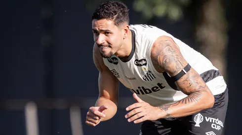 Lucas Veríssimo em treino no CT Rei Pelé - Fotos: Raul Baretta/ Santos FC.