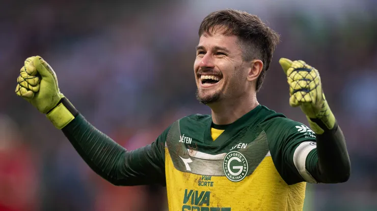 Goleiro tem o futuro incerto - Foto: Heber Gomes/AGIF.
