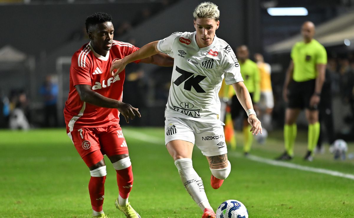 Santos recebe o Internacional pelo Brasileirão visando encerrar jejum de cinco anos sem vencer o adversário