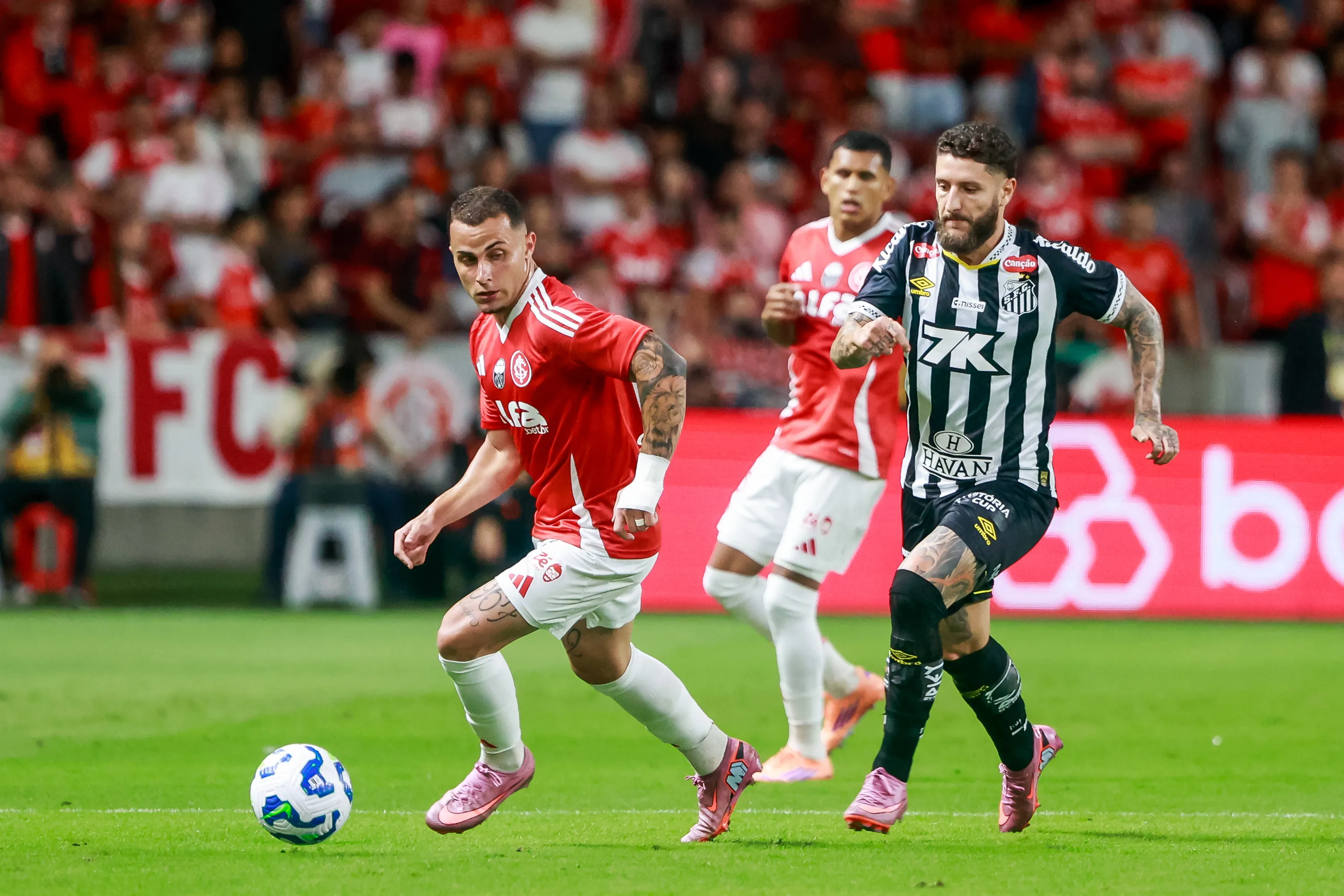 Último duelo entre as equipes aconteceu no Beira-Rio, pelo segundo turno do Brasileirão 2025. Foto: Luiz Erbes/AGIF