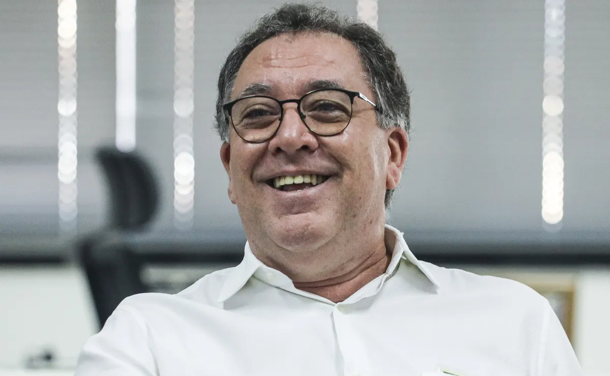 Santos atrasa direitos de imagem, mas garante salários em dia e prevê regularização