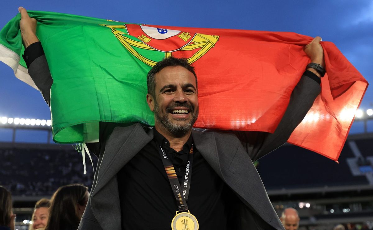 Artur Jorge prioriza futebol intenso e deve aplicar verticalidade ofensiva no Cruzeiro