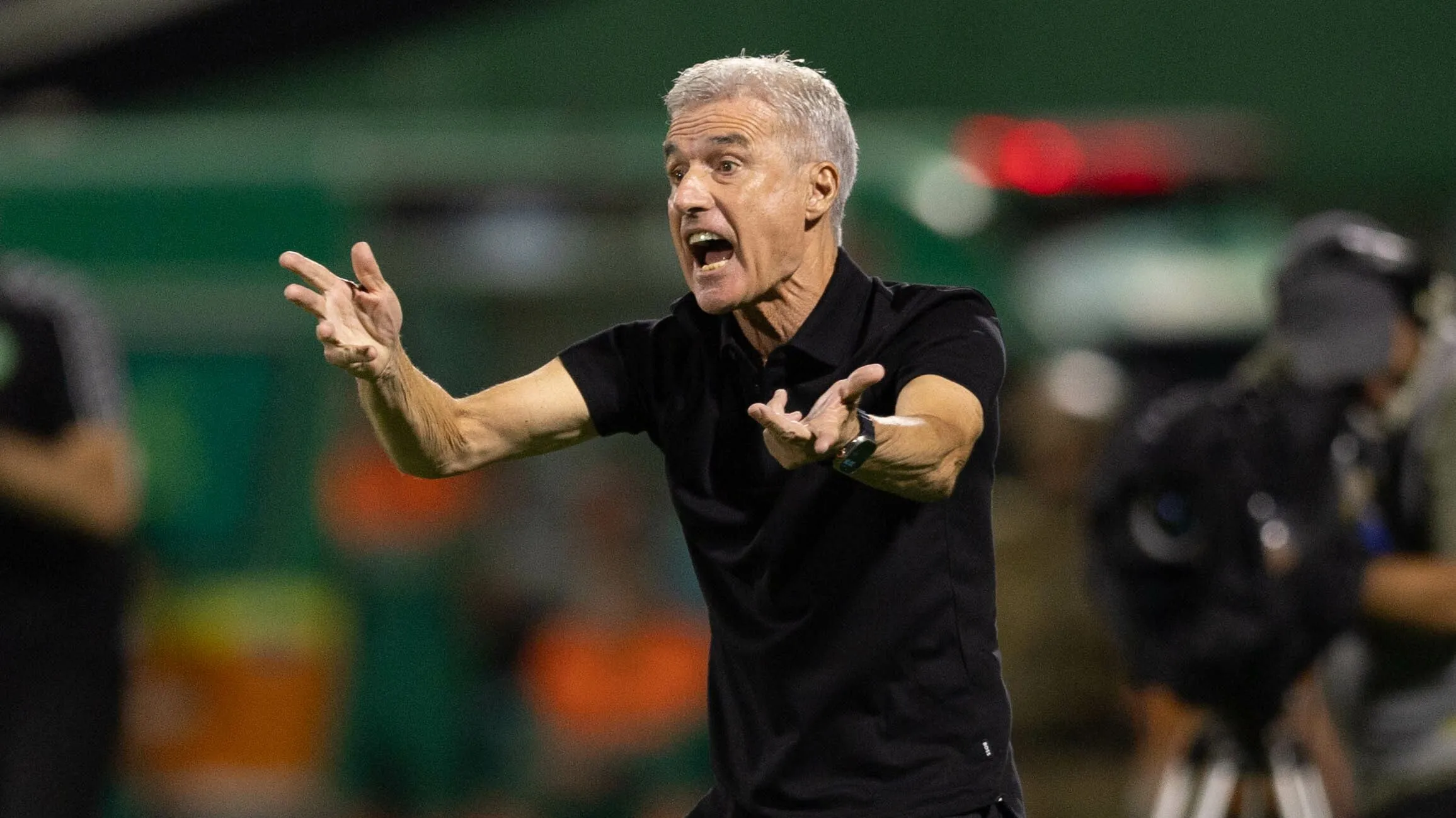 Luís Castro vive momento de oscilação no Imortal. Foto: Liamara Polli/AGIF