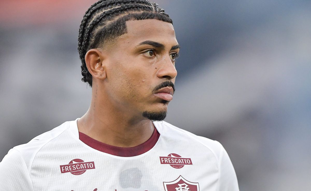 Zubeldía avalia desempenho de John Kennedy no Fluminense e faz elogios: “Não quero ser exagerado”