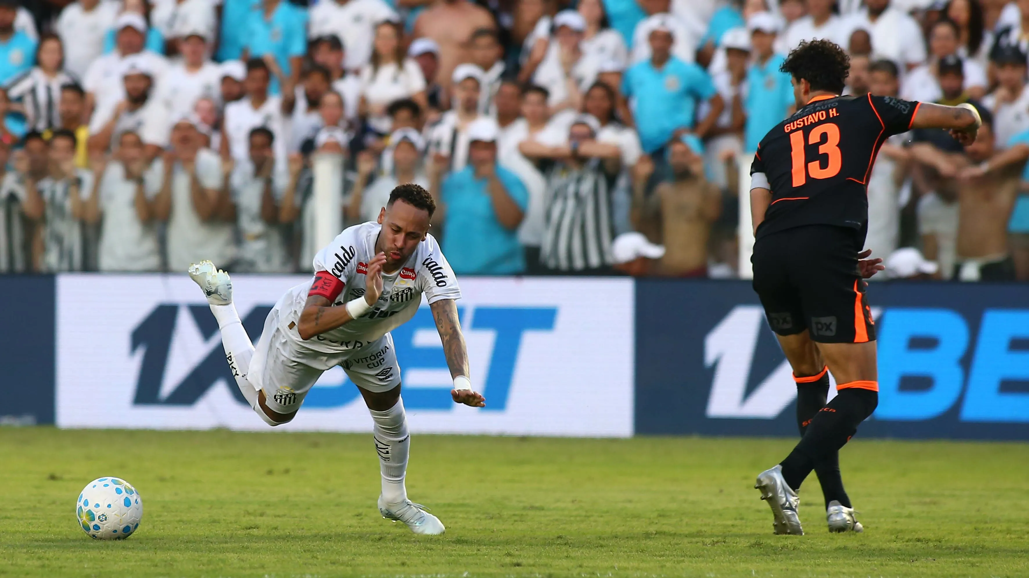 Neymar não foi bem diante do Corinthians - Foto: Mauricio De Souza/AGIF.
