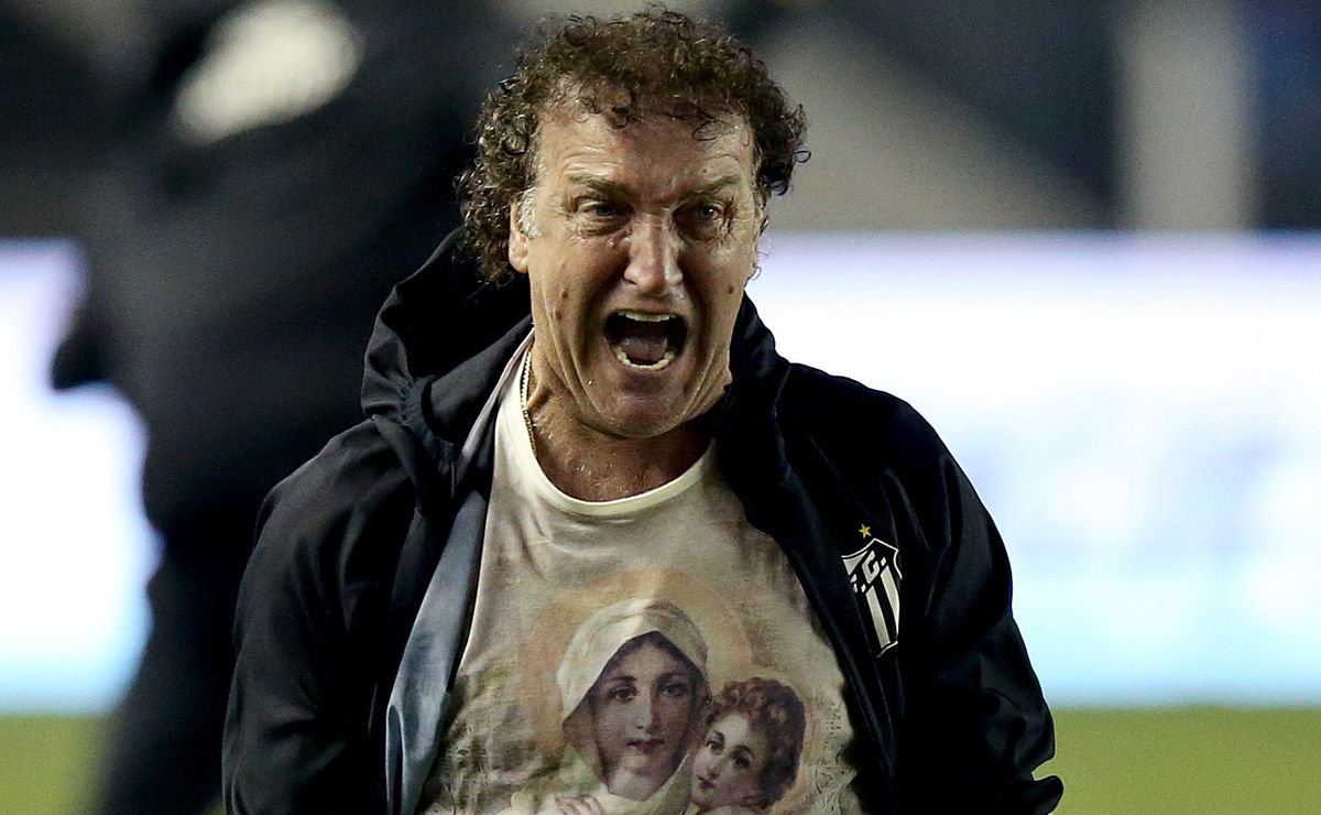 Cuca aceita voltar ao Santos e dá “sinal positivo” para substituir Vojvoda, revela portal