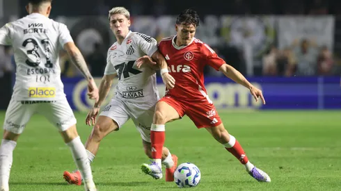 Santos e Internacional se enfrentam na Vila Belmiro