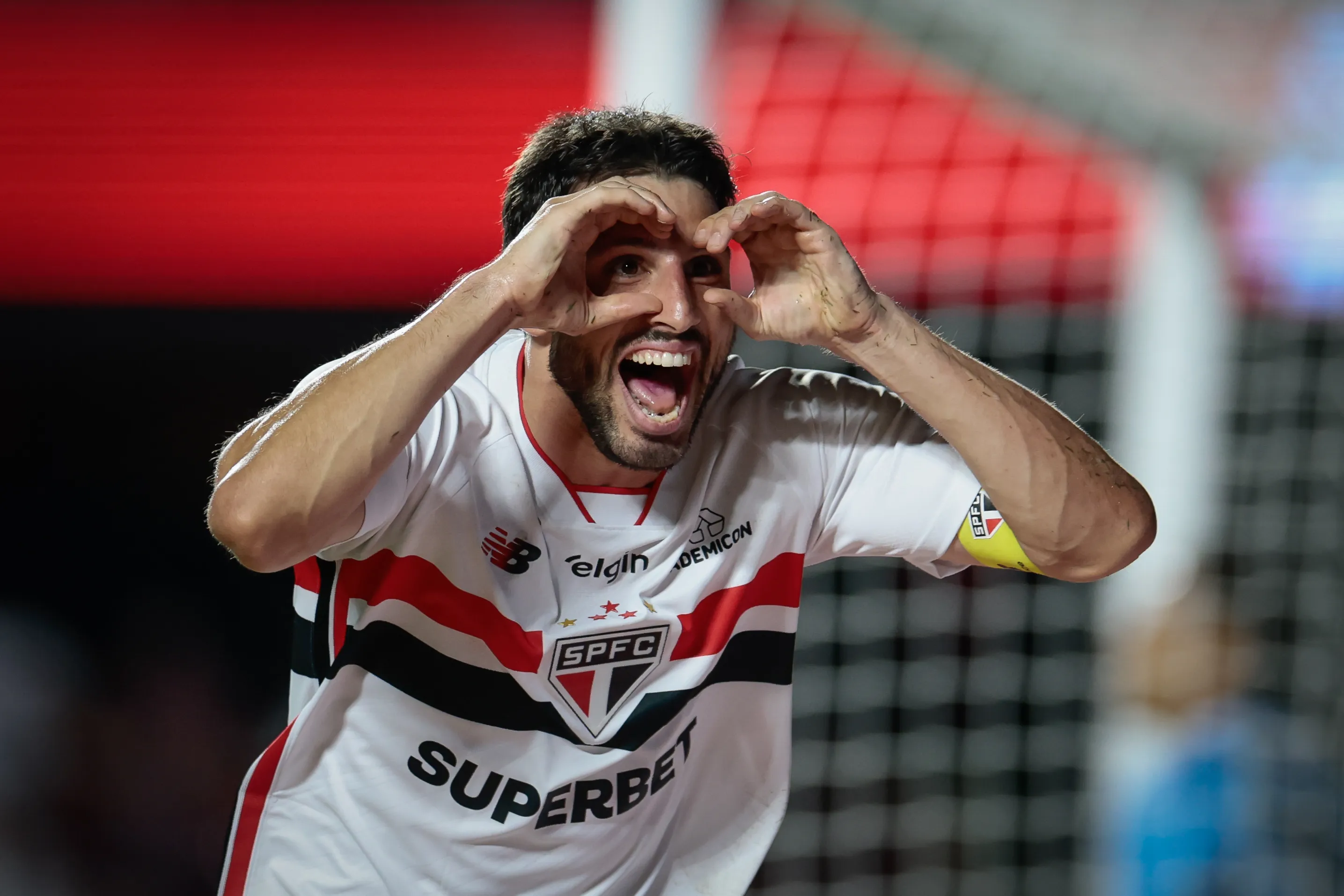 Calleri jogador do Sao Paulo comemora seu gol durante partida contra o Gremio no estadio Morumbi pelo campeonato Brasileiro A 2026. Foto: Marcello Zambrana/AGIF