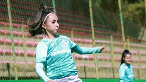 Diany Martins, jogadora do Palmeiras, em treino