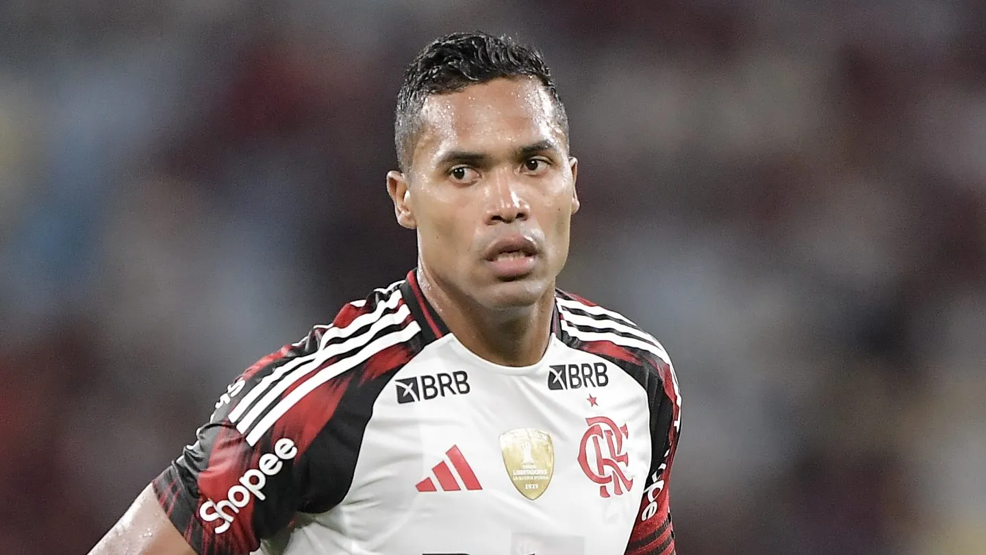 Alex Sandro jogador do Flamengo durante partida contra o Madureira no estadio Maracana pelo campeonato Carioca 2026. Foto: Thiago Ribeiro/AGIF