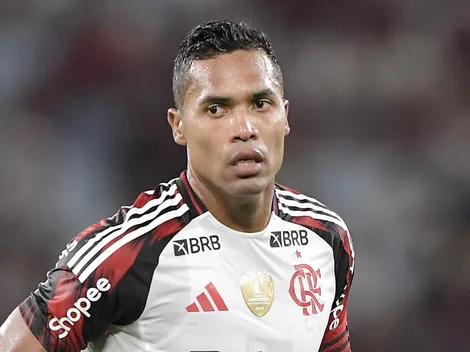Alex Sandro sofre entorse em dedo da mão direita