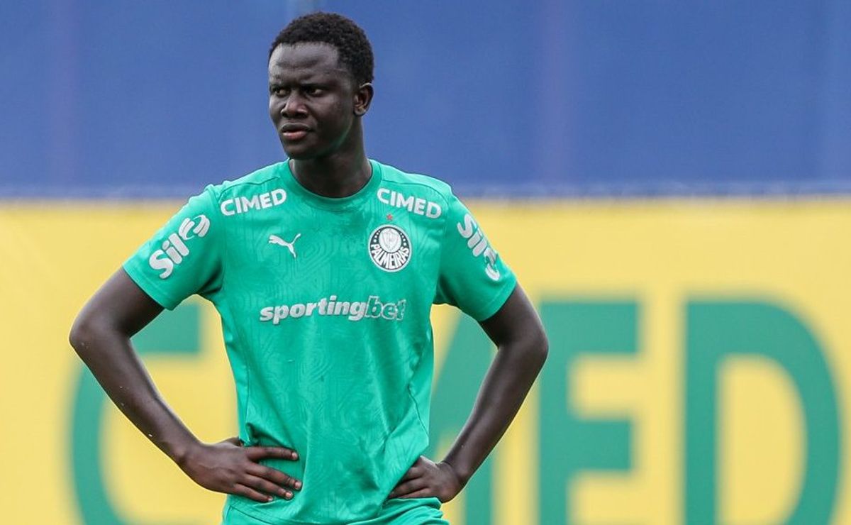 Líder da Premier League, Arsenal monitora Cria do Palmeiras e pode levar zagueiro Koné em breve