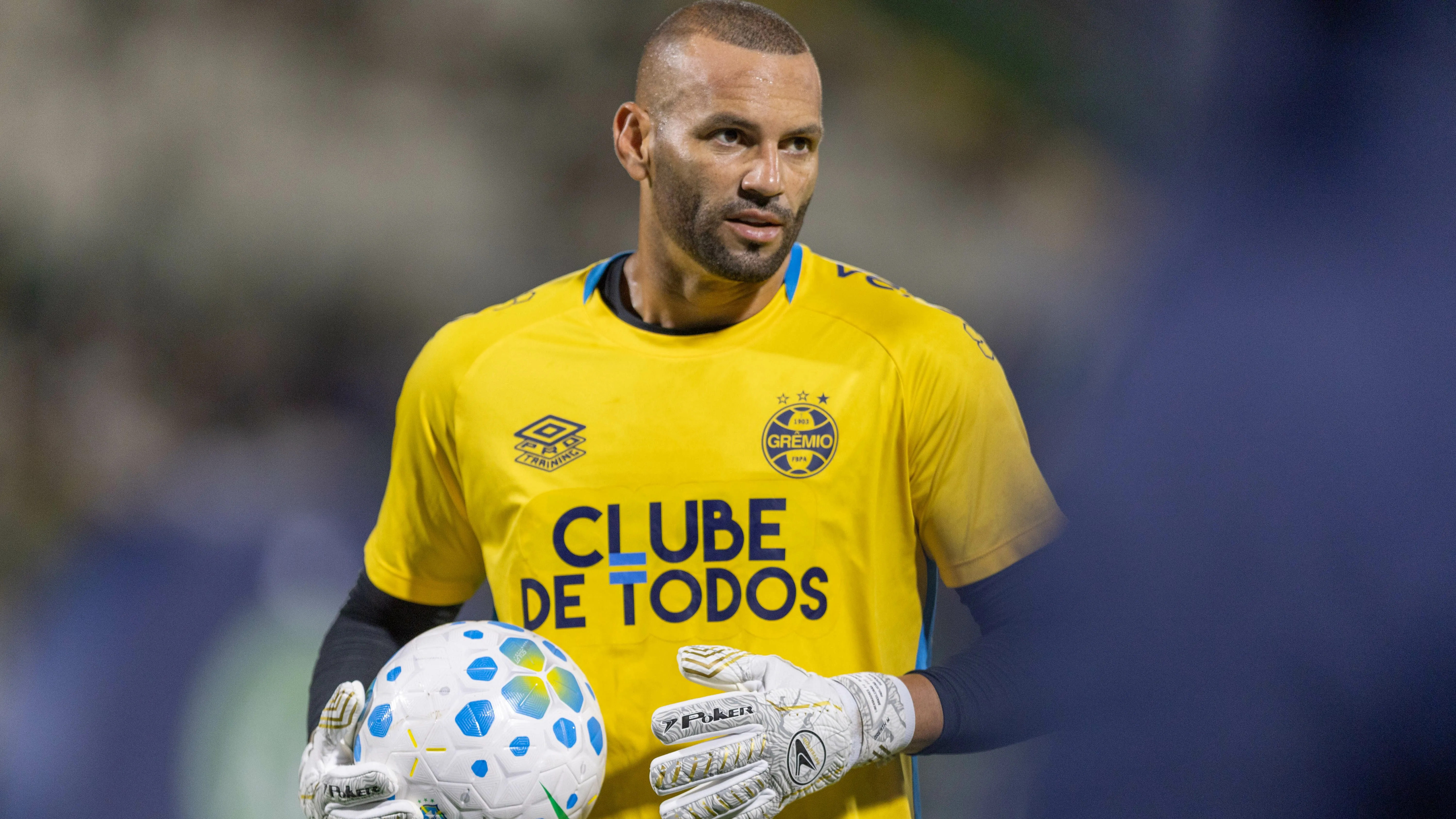 Weverton saiu do Palmeiras e está no Grêmio - Foto: Liamara Polli/AGIF.