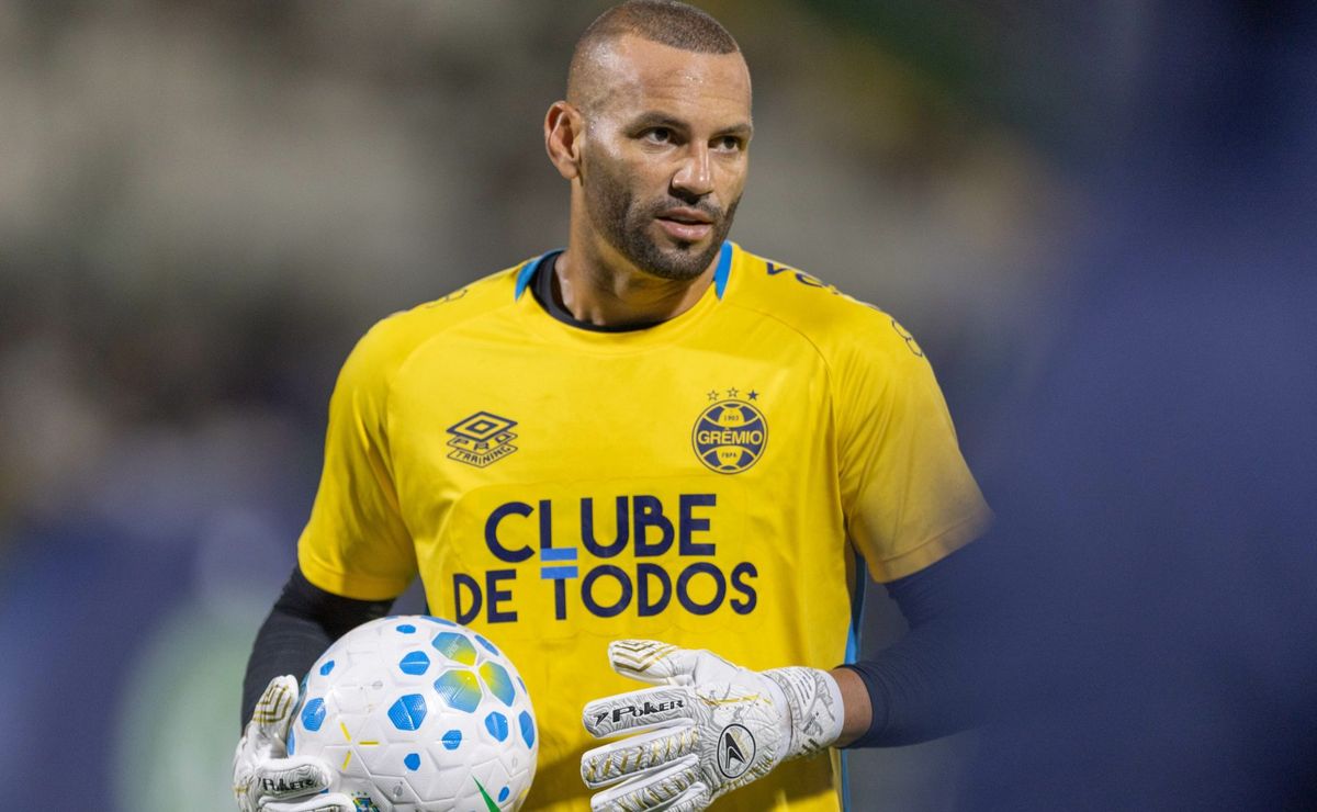 Weverton desabafa após grave lesão de Marlon em vitória do Grêmio: “Difícil até continuar a jogar”
