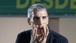 Juan Vojvoda tecnico do Santos durante partida contra o Mirassol no estadio Jose Maria de Campos Maia pelo campeonato Brasileiro A 2026. Foto: Joisel Amaral/AGIF