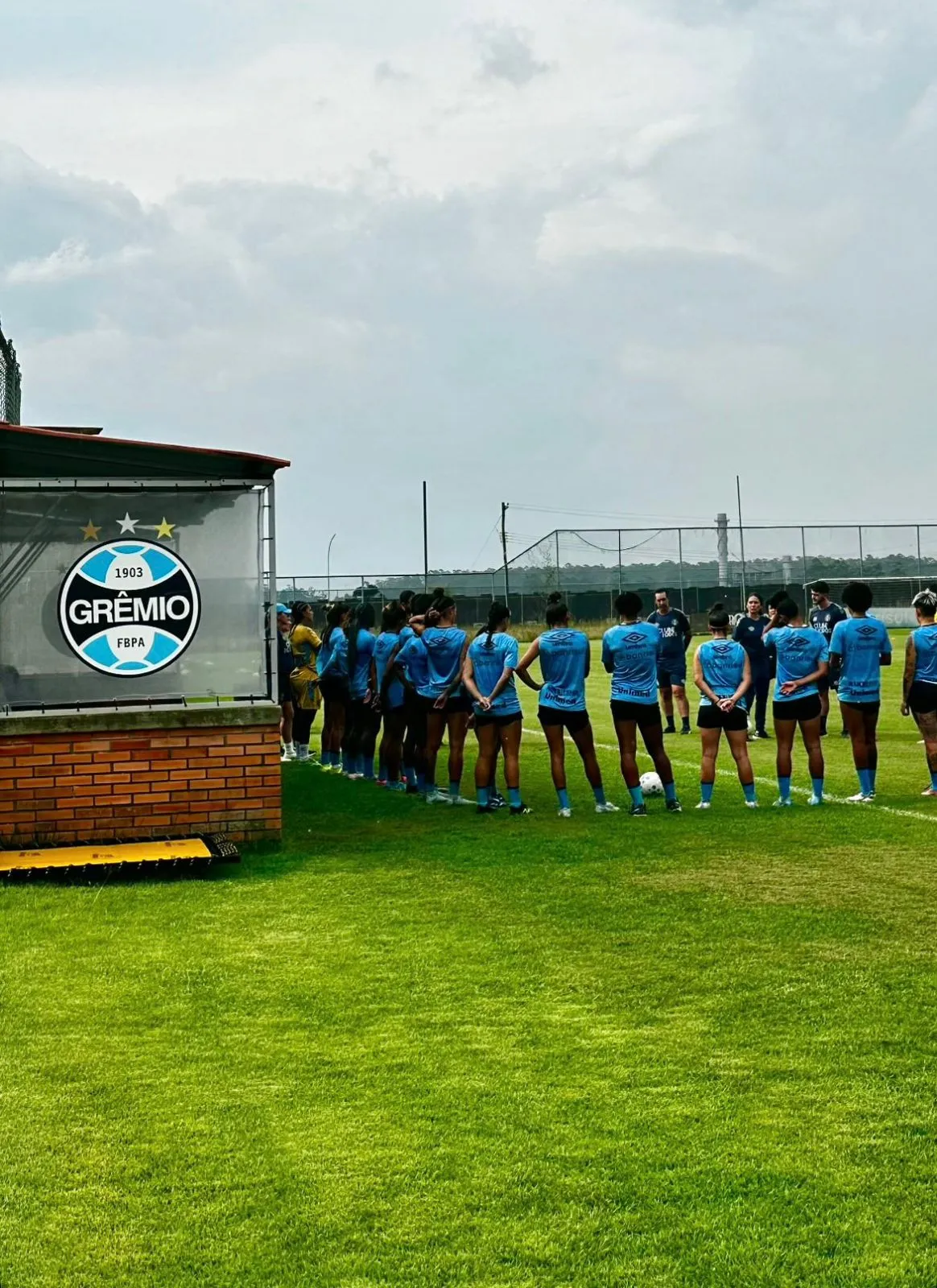 Primeiro treino sob o comando de Jéssica. Foto: Reprodução/Mosqueteiras