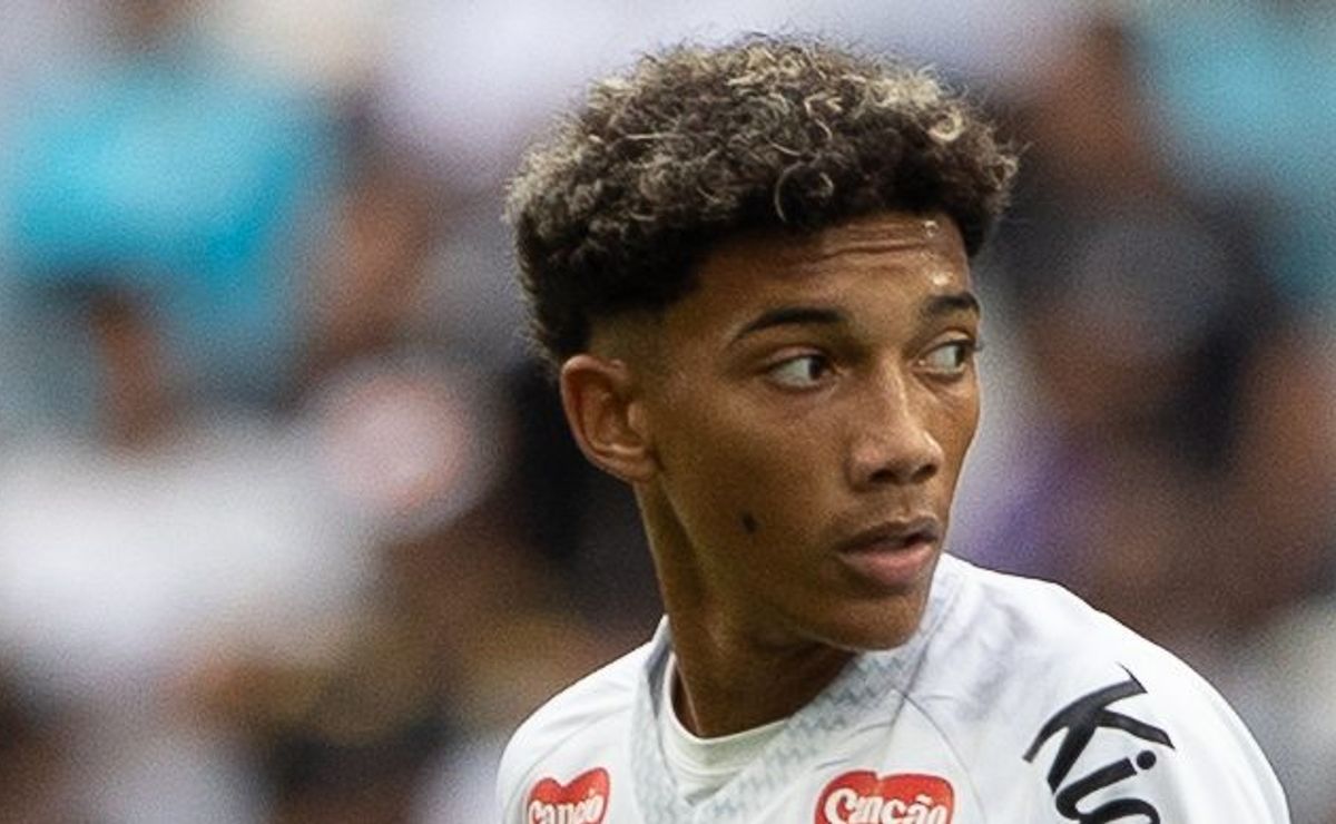 Vojvoda decide relacionar Robinho Jr para Santos x Internacional após imbróglio por renovação