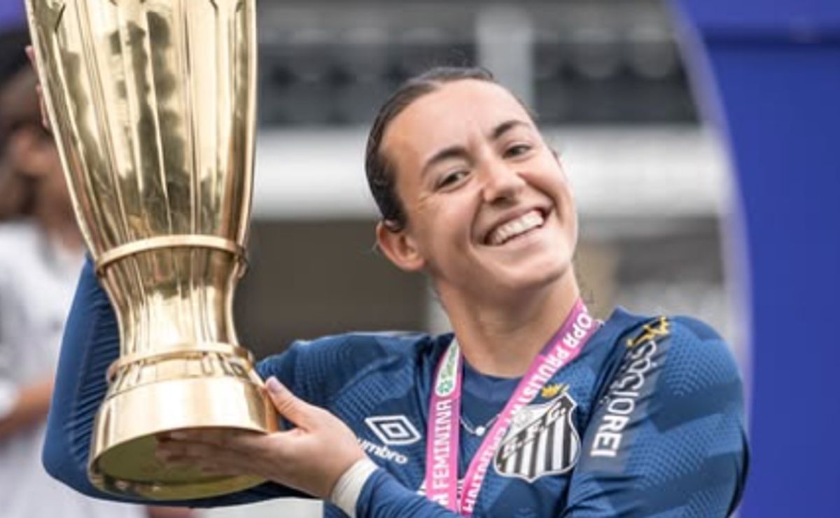 Internacional acerta a contratação da goleira canadense Kelly Chiavaro, ex-Flamengo e Santos