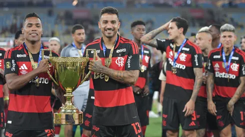 Danilo e Alex Sandro são nomes praticamente garantidos por Ancelotti