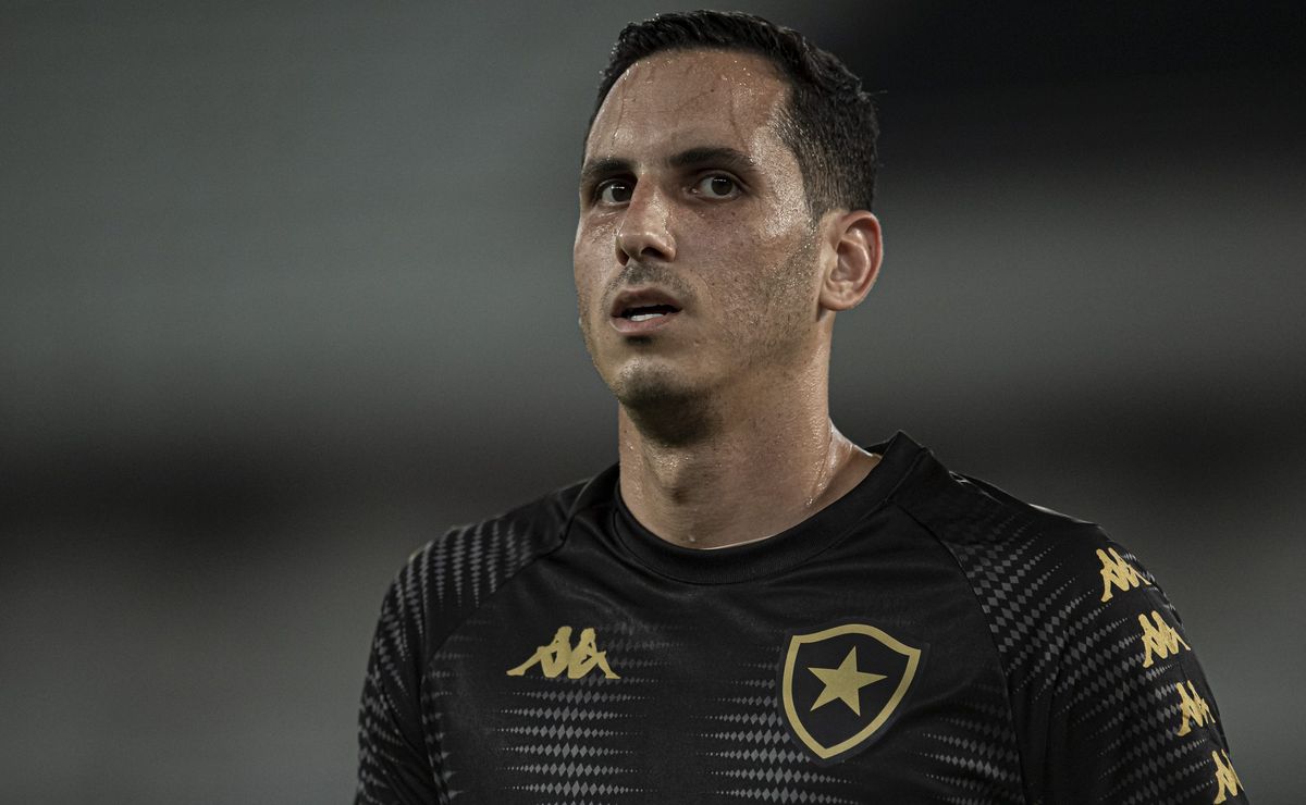 Gatito Fernández expõe sobre retorno ao Botafogo após pedido da torcida: “Sempre estarei torcendo”