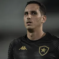 Gatito Fernández expõe sobre retorno ao Botafogo após pedido da torcida
