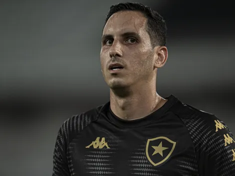 Gatito Fernández expõe sobre retorno ao Botafogo após pedido da torcida