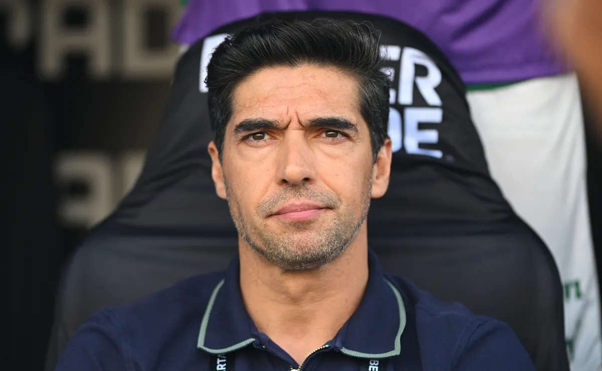 Abel Ferreira é punido com oito jogos e vira problema no Palmeiras