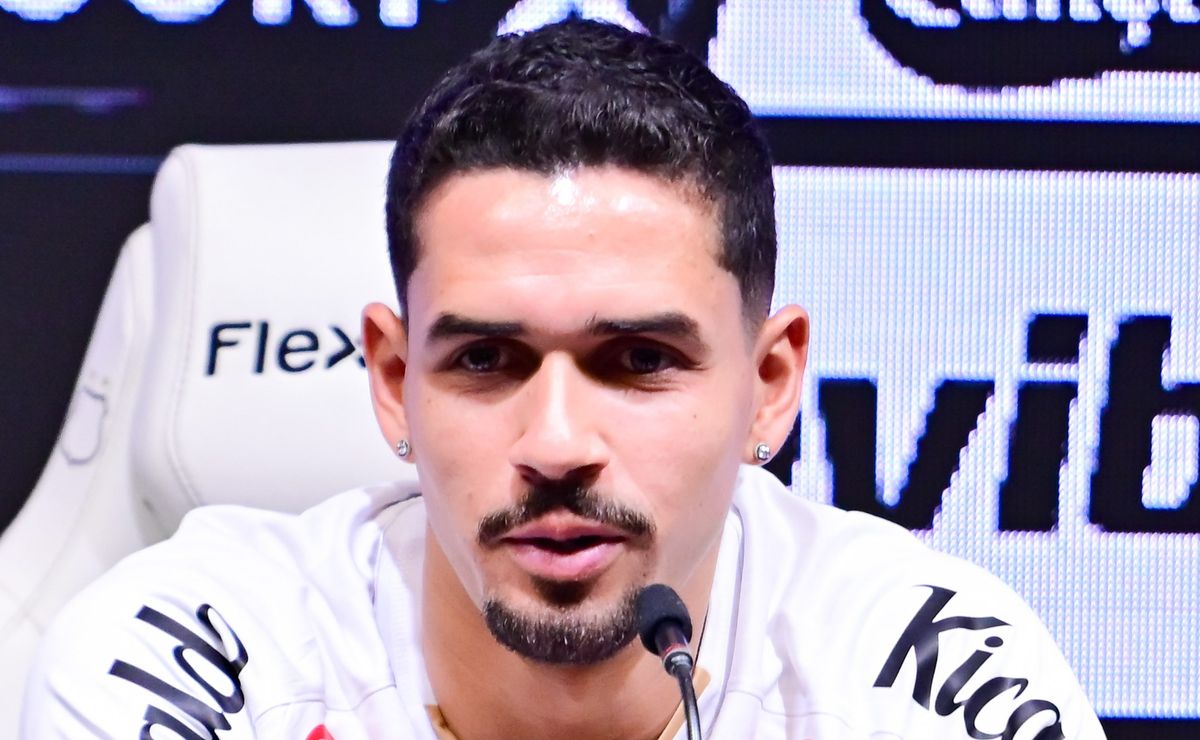 Vojvoda sinaliza escalação do Santos sem Lucas Veríssimo e recebe críticas nas redes sociais