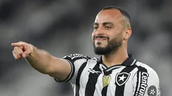 Arthur Cabral não vai sair do Botafogo agora.