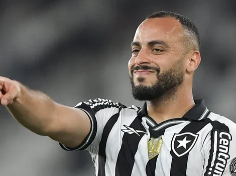Arthur Cabral não vai sair do Botafogo rumo ao Corinthians