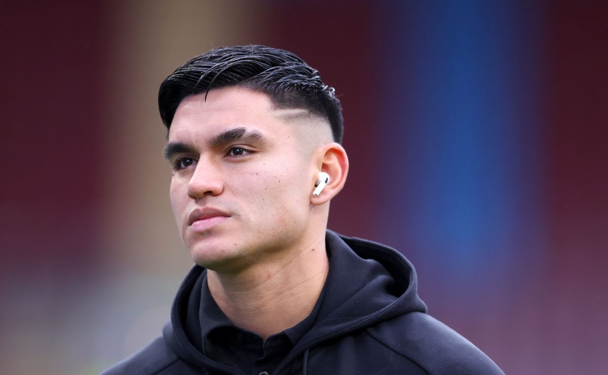 Alcaraz ex-Flamengo não deslancha na Premier League e pode ser vendido; argentino está avaliado em R$ 90 milhões