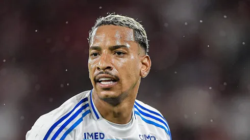 Matheus Pereira durante partida do Zeiro na elite