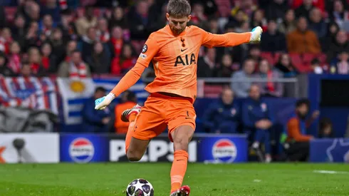 GUGLIELMO VICARIO, do Tottenham Hotspur FC, chuta a bola durante a partida de volta das oitavas de final da Champions League entre ATLETICO DE MADRID e TOTTENHAM HOTSPUR, realizada em 10 de março de 2026. Credit Image: © Oscar Manuel Sanchez/ZUMA Press Wire
