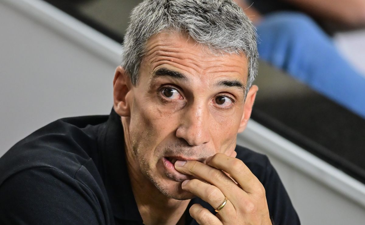 Vojvoda será demitido em caso de nova derrota e substitutos bem avaliados no Santos são Cuca e Tite