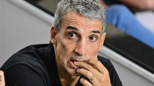 SP - SANTOS - 19/11/2025 - BRASILEIRO A 2025, SANTOS X MIRASSOL - Juan Pablo Vojvoda tecnico do Santos durante partida contra o Mirassol no estadio Vila Belmiro pelo campeonato Brasileiro A 2025. Foto: Jota Erre/AGIF